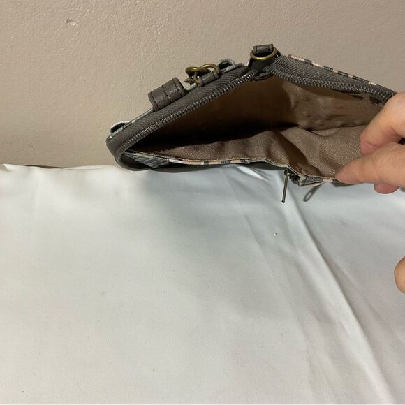 Sakroots Wristlet/Crossbody Wildlife inspired Animal Print - Picture 7 of 9